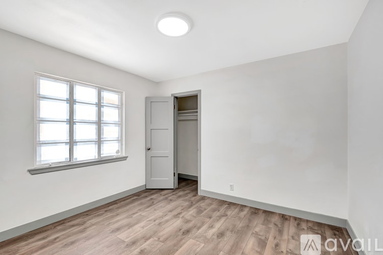 Building Photo - 506 S 11th St