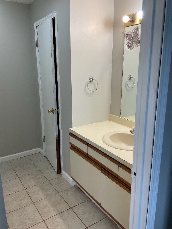 Building Photo - 216 Knoll Dr