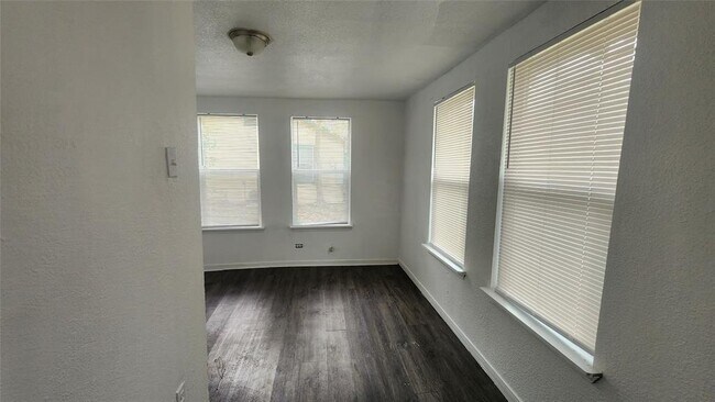 Building Photo - 502 S Owensville St