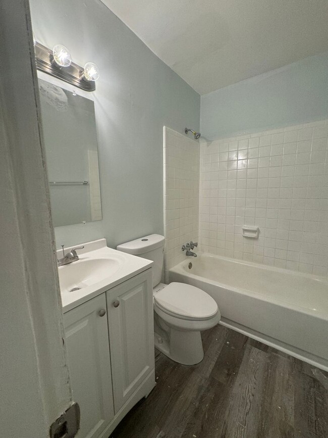 Building Photo - Miller Manor Apartments (Ask About our Mov...