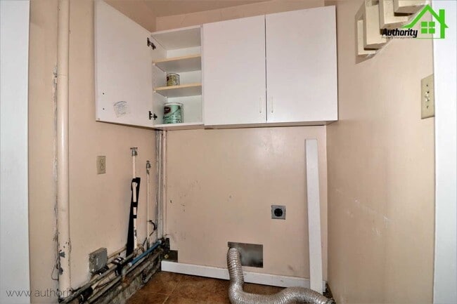 Building Photo - 2413 Ramona Pl