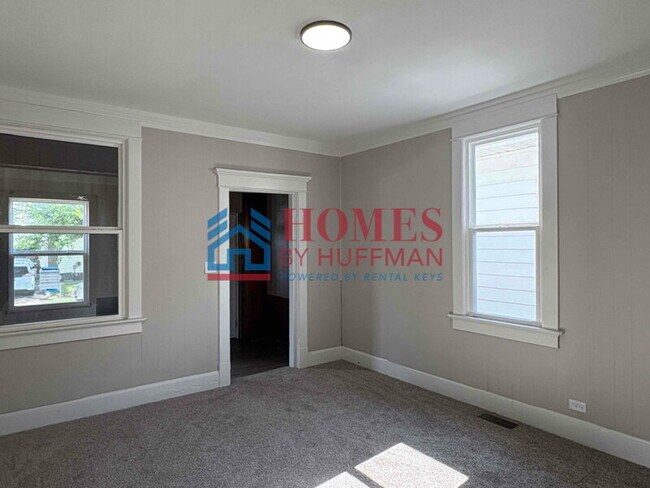 Building Photo - Two Bedroom House | Move In Ready