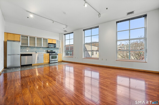 Building Photo - 10 Ann St