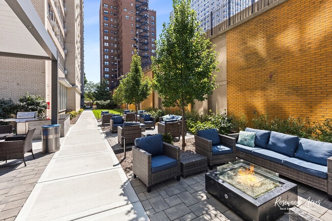 Building Photo - 3950 N Lake Shore Dr