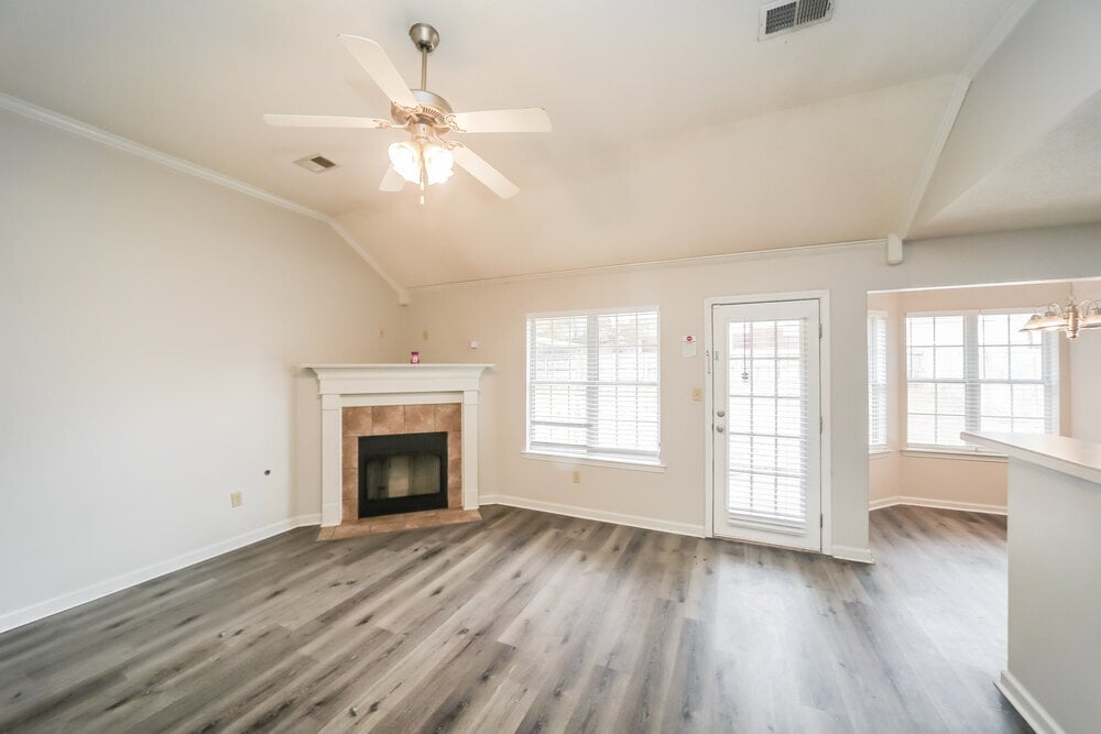 Building Photo - 4230 Ravenwood Dr N