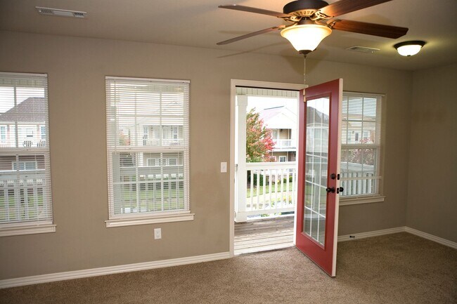 Building Photo - *HALF MONTH FREE FOR NOVEMBER MOVE-IN* Ava...