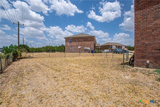 Building Photo - 4207 Primrose Dr