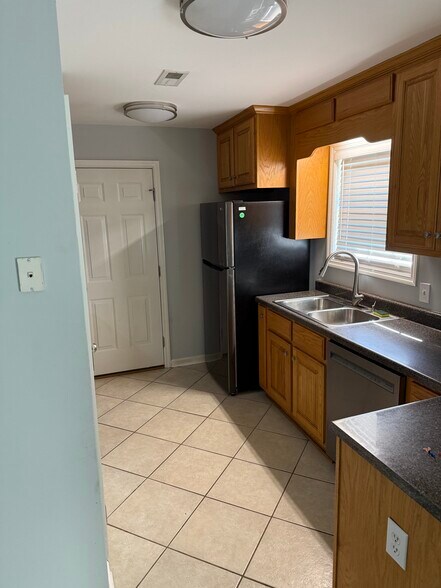 Building Photo - 216 Harlans Cir
