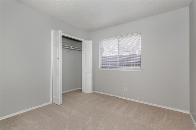 Building Photo - 2121 Travis Dr