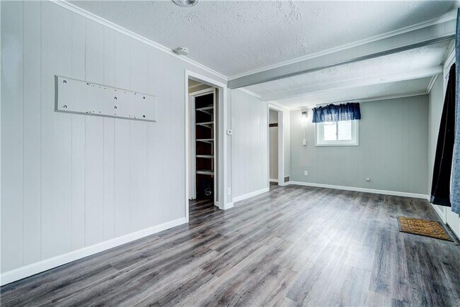 Building Photo - 1070 Gravel Rd