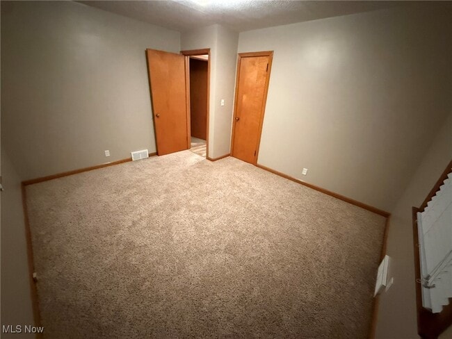 Building Photo - 230 E 21st St