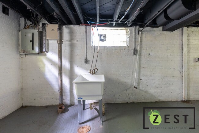 Building Photo - ***PRE-LEASING*** 3-BEDROOM 1-BATHROOM DET...