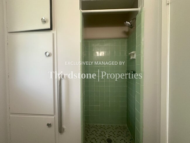 Building Photo - 1038 La Marche Dr
