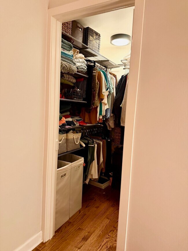 Building Photo - 3550 N Lake Shore Dr