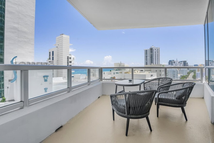 Building Photo - 4401 Collins Ave