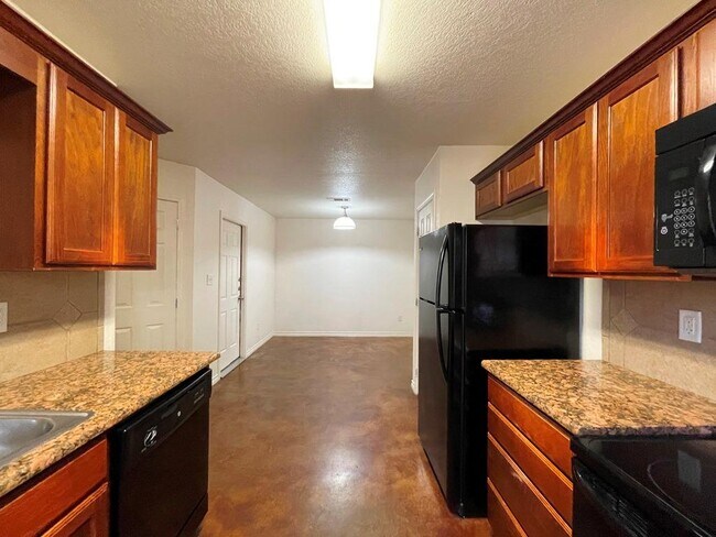 Building Photo - 207 B Andy Ln