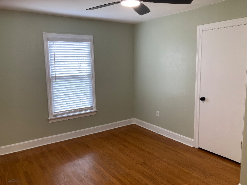 Building Photo - 222 Bank Dr