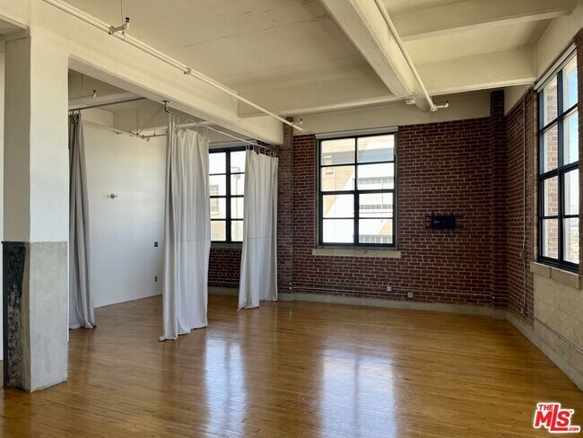 Building Photo - 1850 Industrial St