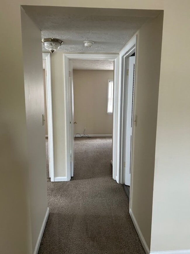Building Photo - Camelot 2 Bedrooms. 1st Floor Apartment.  ...