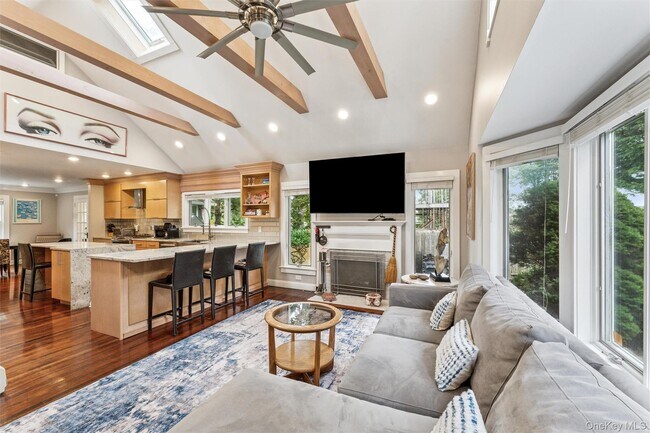 Building Photo - 414 Main St