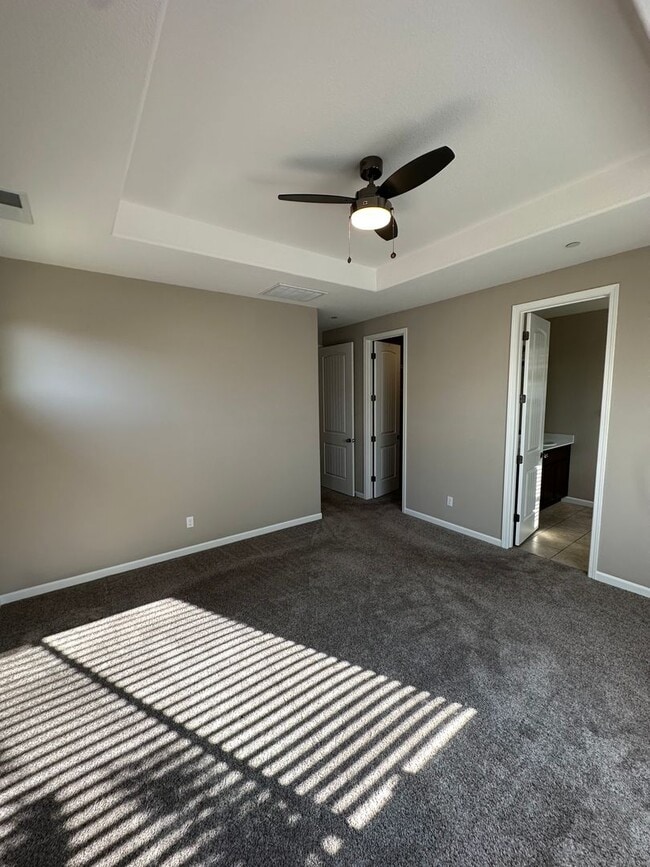 Building Photo - Beautiful 3 Bed 2 Bath House in a Great Lo...