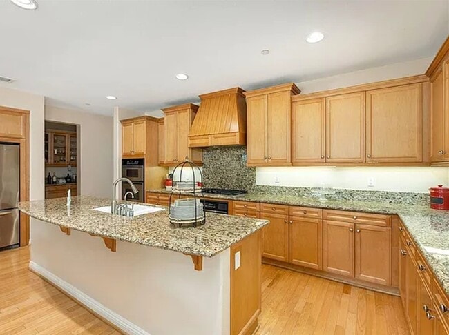 Building Photo - 15374 Falcon Crest Ct