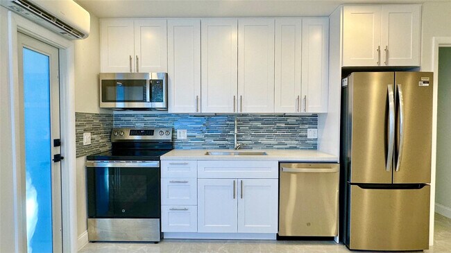 Building Photo - 1145 NE 17th Way