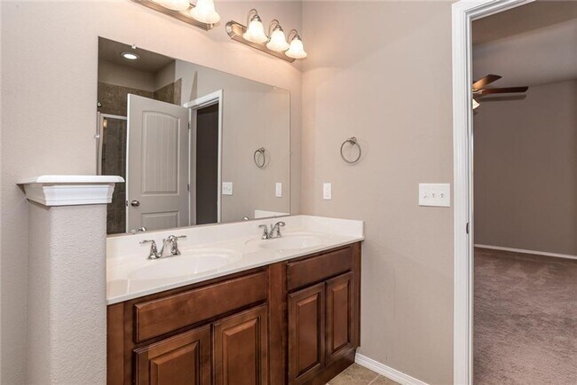 Building Photo - 4 bedroom 2.5 bath in Lowell-south of Promanade