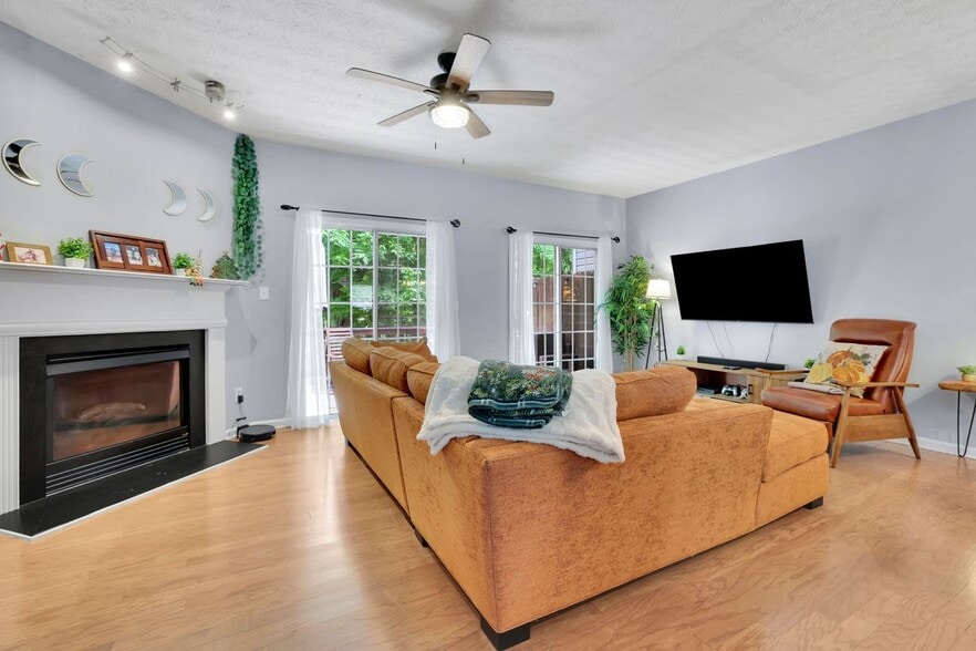 Building Photo - 541 Lantern Wood Dr