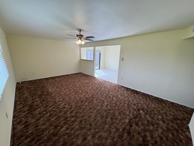 Building Photo - 566 Meadow Ln