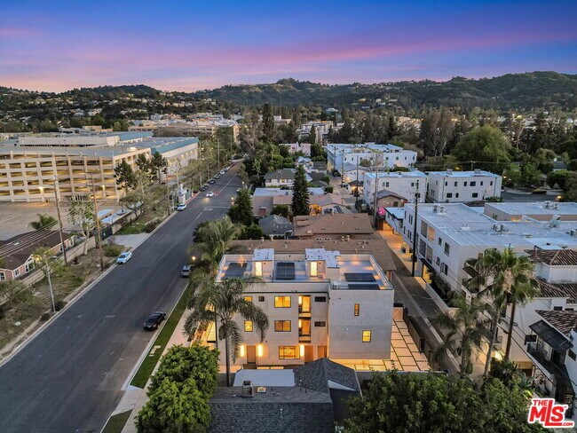 Building Photo - 4329 Radford Ave