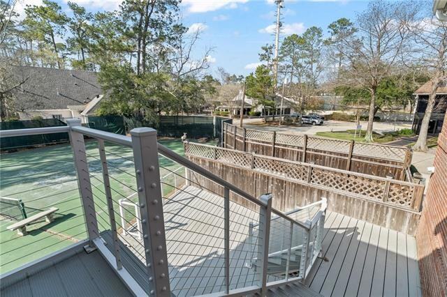 Building Photo - 633 Village Ln N