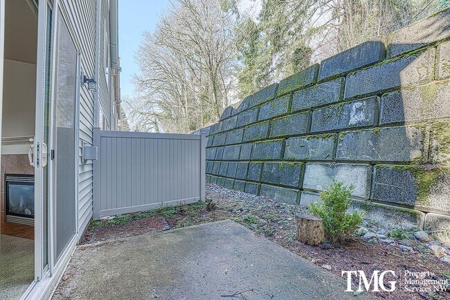 Building Photo - Low Maintenance, High Enjoyment in Salmon Creek!