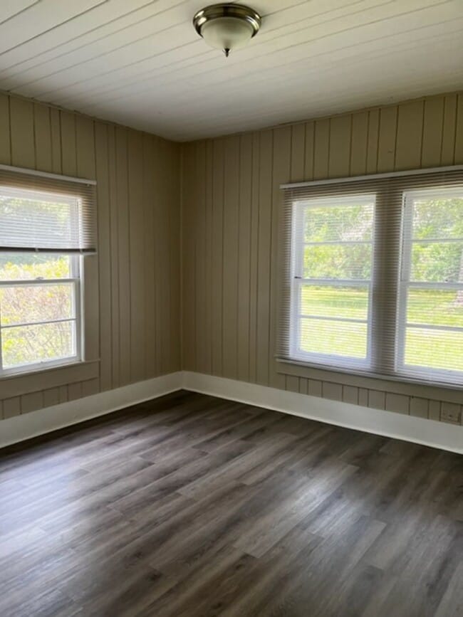 Building Photo - 2 Bedroom 1 Bath House
