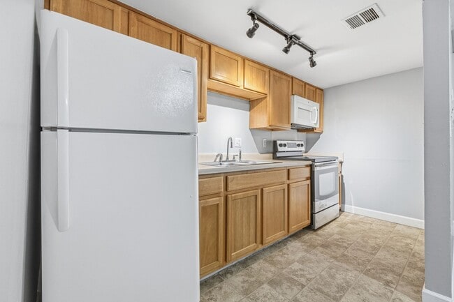 Building Photo - 3609 Balsam Ave