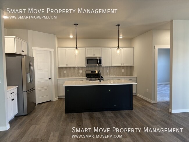 Building Photo - 10000 W La Jolla Dr