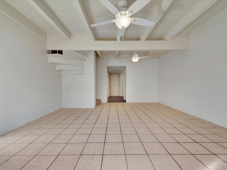 Building Photo - 208 E Starr Ave