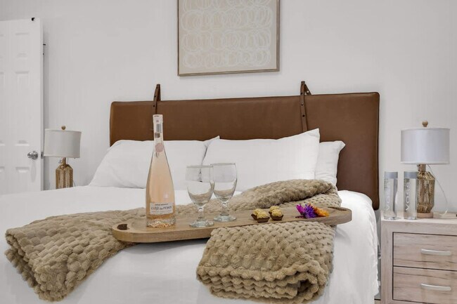 Building Photo - 19720 NE 26th Ave