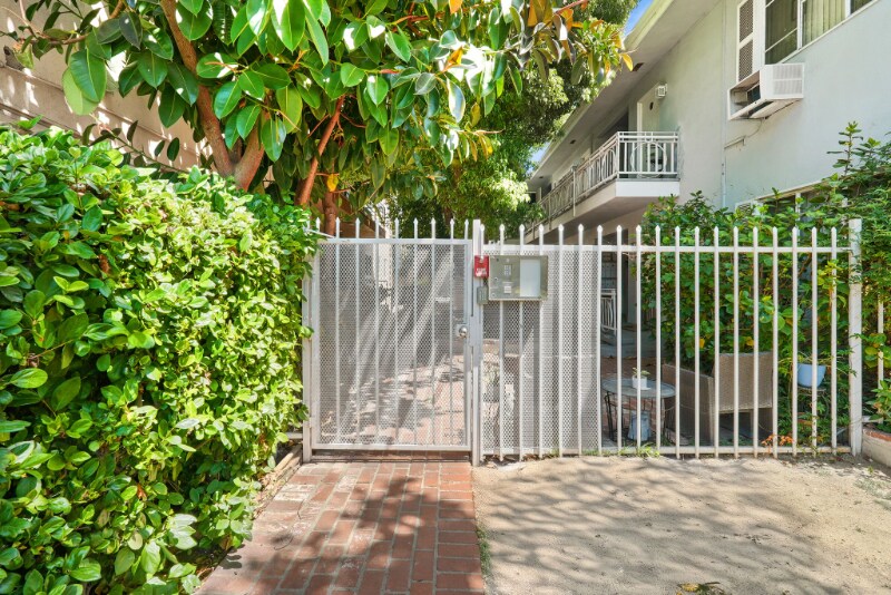 Building Photo - 14531 Dickens St
