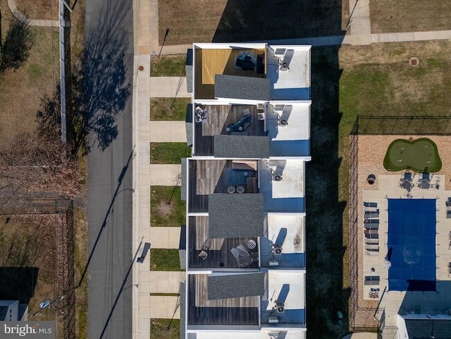 Building Photo - 308 Douglas Ave