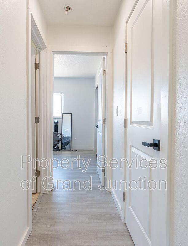 Building Photo - 3238-D 1/4 D 1/4 Rd