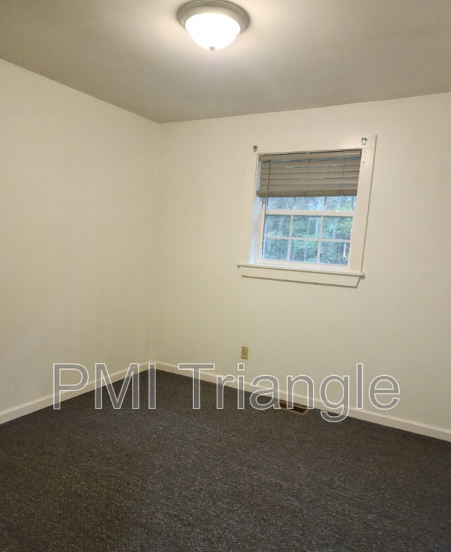 Building Photo - 5609 Hollytree Dr