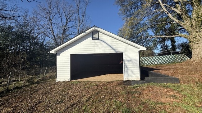 Building Photo - 249 Wayne Ave