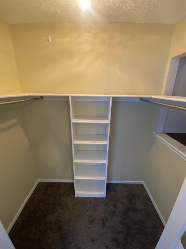 Building Photo - 2600 Brooken Hill Dr