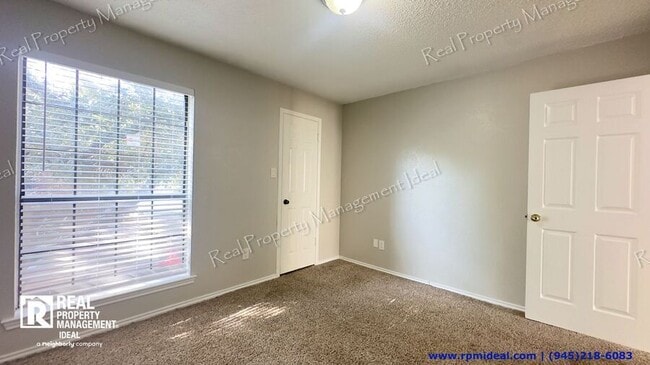 Building Photo - 9601 Forest Ln