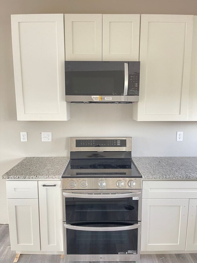Building Photo - Move-in special offer!!! Newly rebuilt hou...