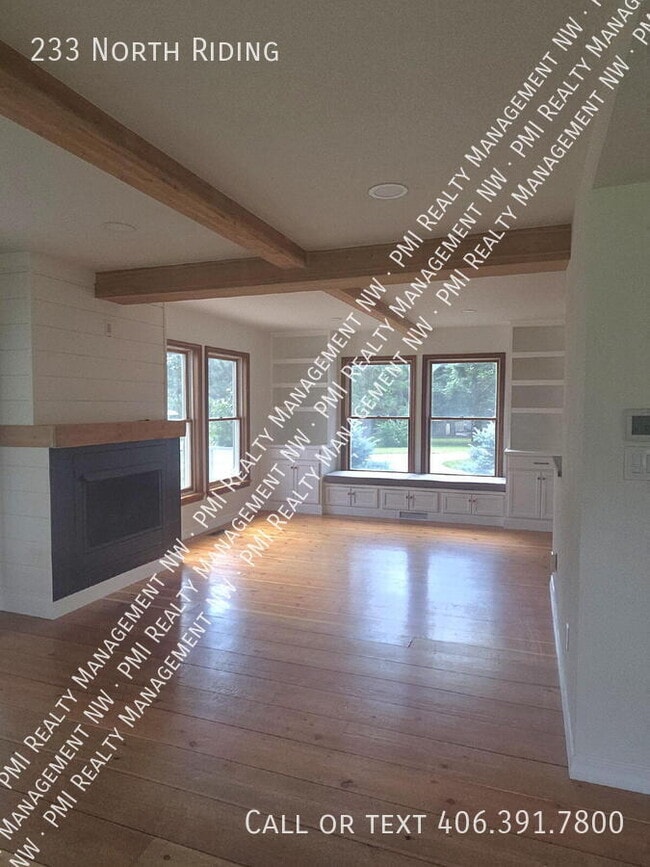 Building Photo - 233 North Riding-