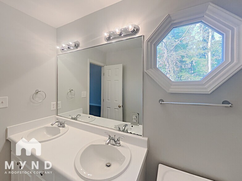 Building Photo - 409 Triple Crown Cir