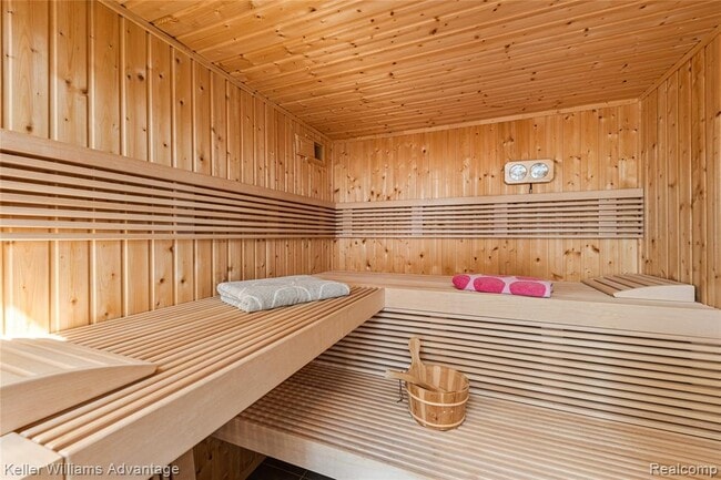 Building Photo - 284 Eliot St