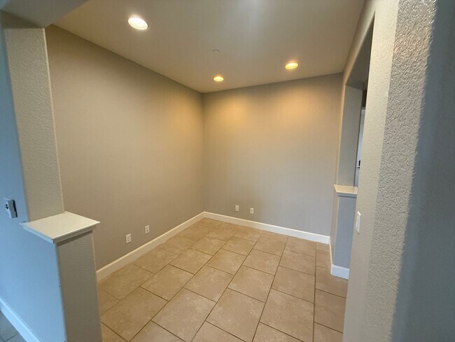 Building Photo - Beautiful Home in Springlake